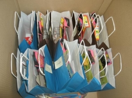 Komplett gefüllte Tüten zur Abholung bereit.