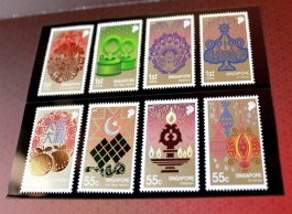 Herstellung von Briefmarkenschaupackungen.